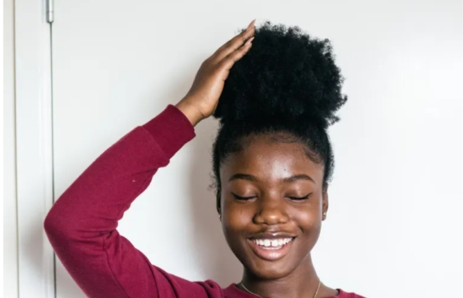 How to fight dryness on type 4 hair: 6 tips on moisture retention 